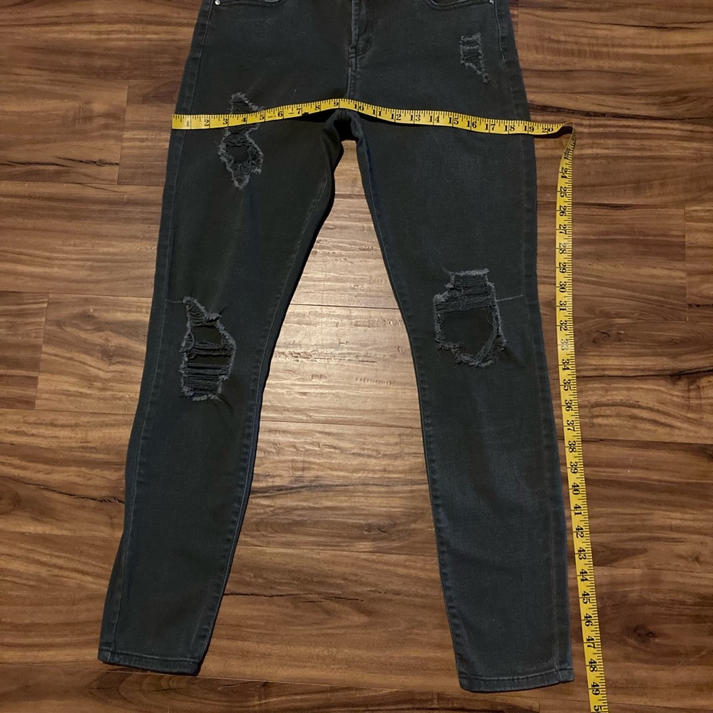 Woman’s cotton/spandex jeans, size 6.